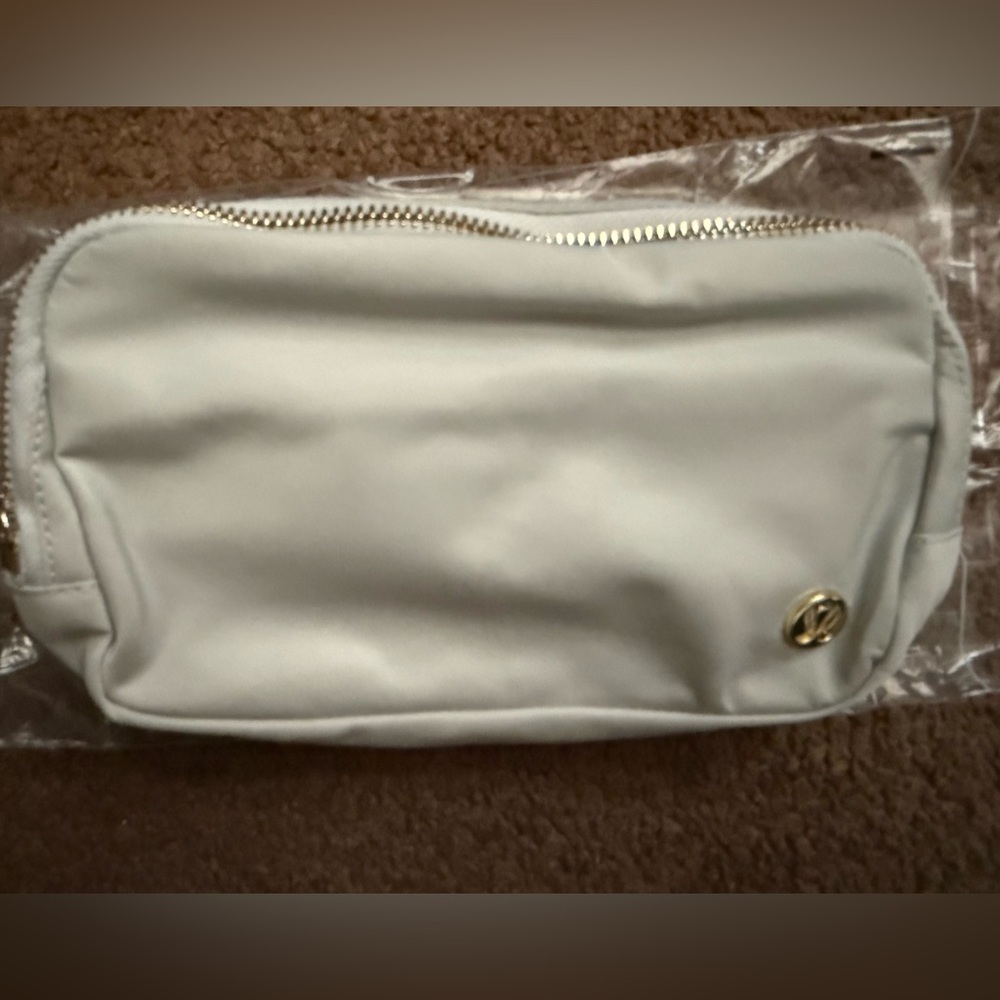 NWT Lululemon Everyday Belt Bag VPOR